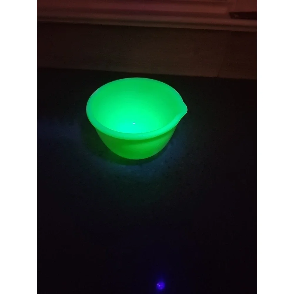 VTG Uranium Jadeite Sunbeam Mixing Bowl , Small